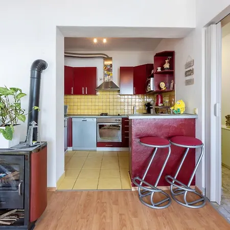 Apartment Pcelica Maja