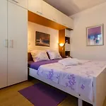Apartment Pcelica Maja *