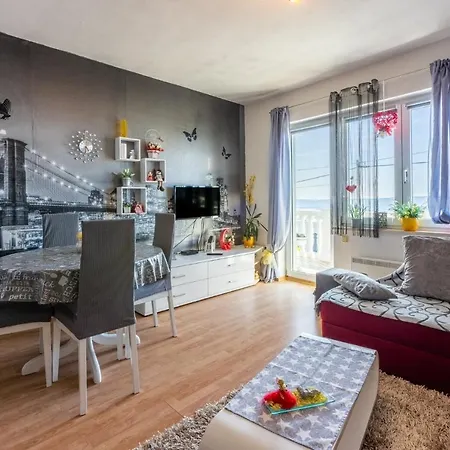 Apartment Pcelica Maja