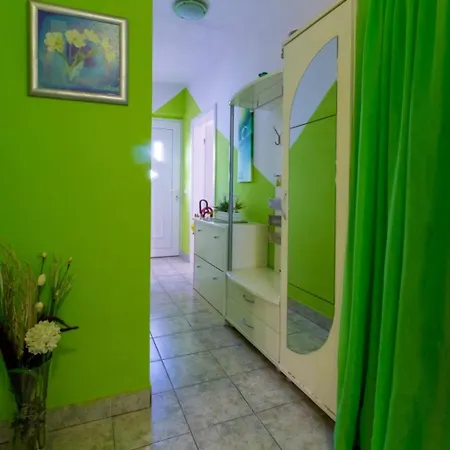 Apartment Pcelica Maja